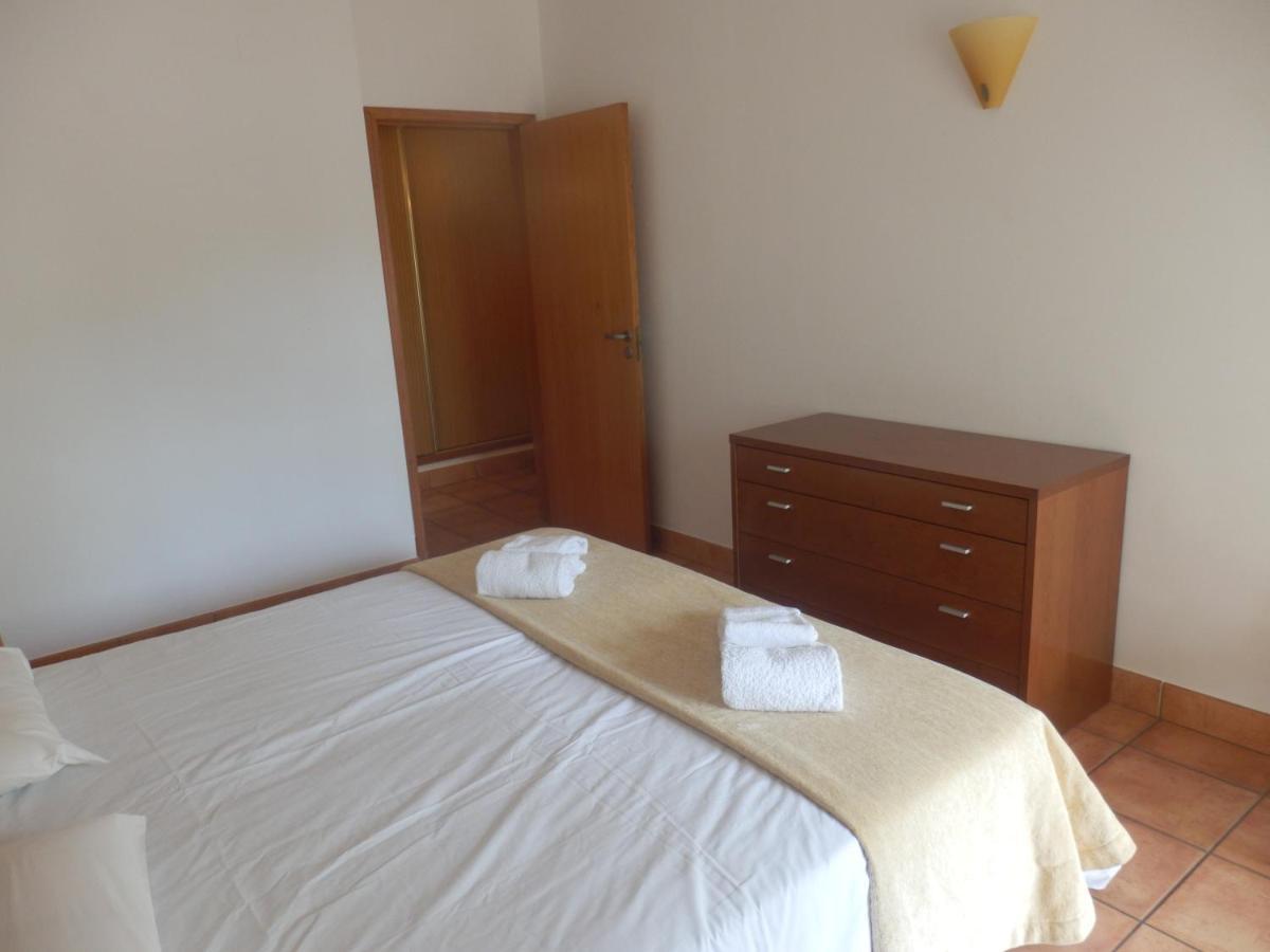 Bel appartement au bord de la mer de Porto de Mos Lagos Extérieur photo